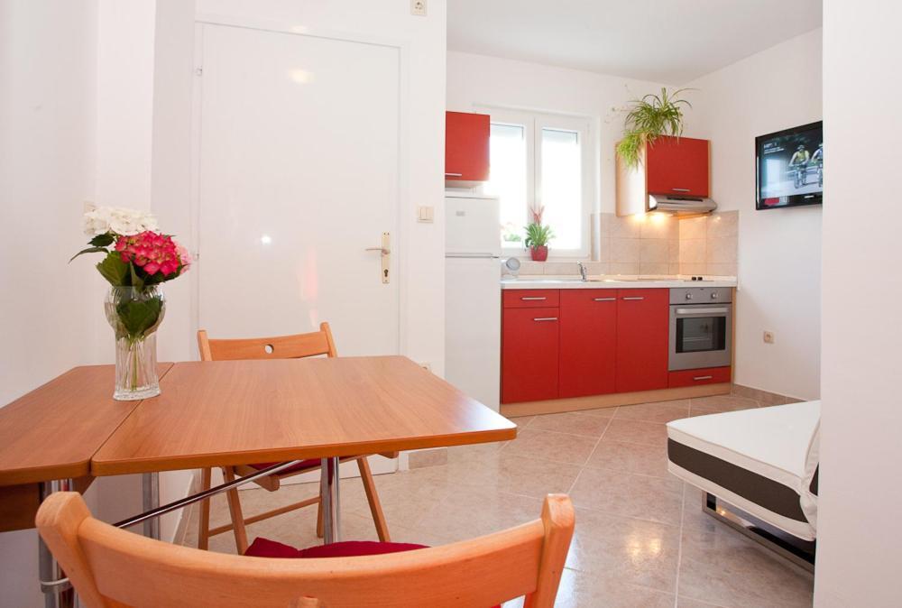 Apartments Melita Krk Town Eksteriør billede