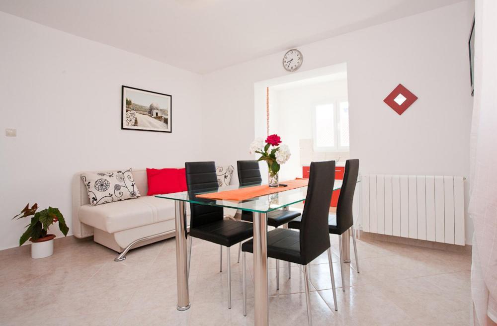 Apartments Melita Krk Town Eksteriør billede